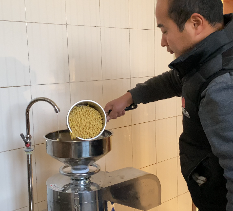 豆腐機磨豆漿