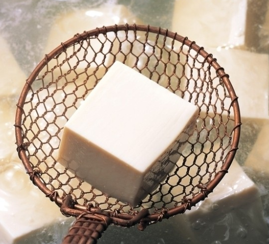 用豆腐機做的豆腐摔不爛