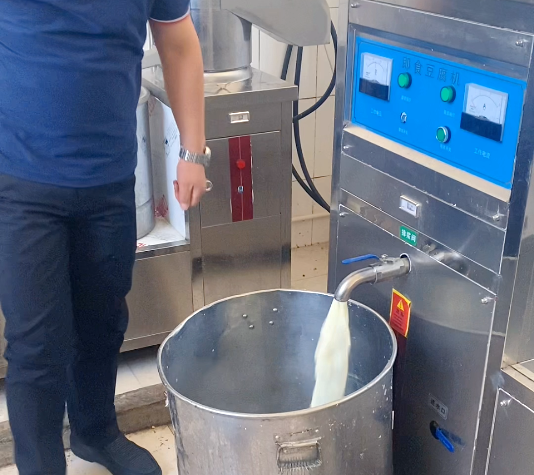 干豆腐機煮漿工序