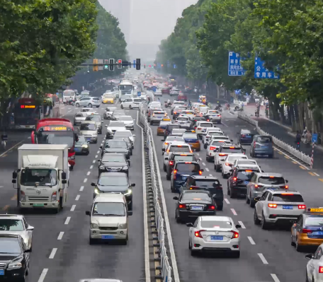 開(kāi)車前往豆貴妃豆制品廠